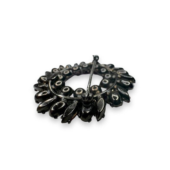 Sherman Red Pink Aurora Borealis Crystal Japanned Vintage Wreath Brooch - Picture 5 of 16